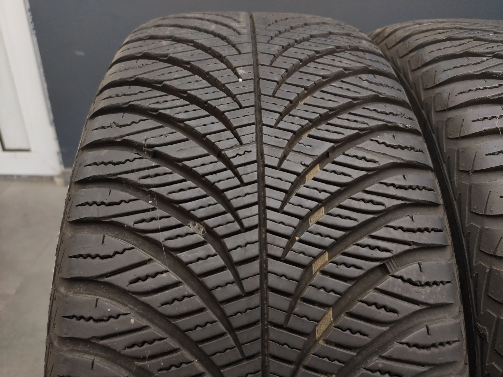  235/55R17 | Mobile.bg   4