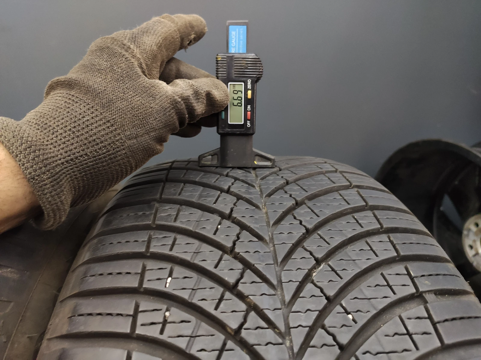  235/55R17 | Mobile.bg   6