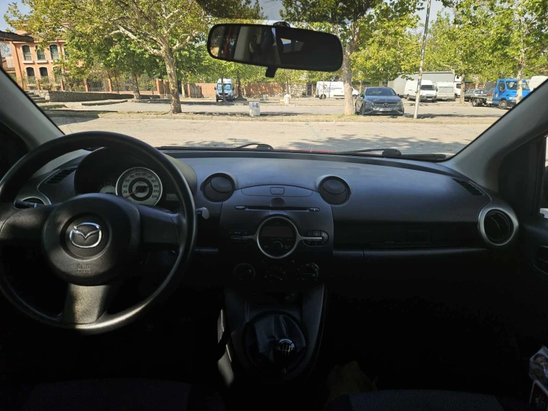 Mazda 2 1.3i, снимка 4 - Автомобили и джипове - 47318987