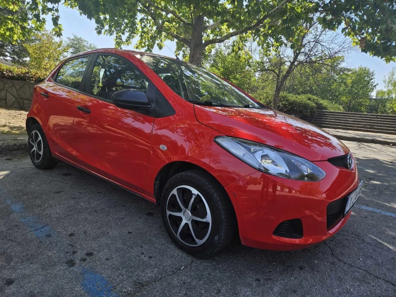 Mazda 2 1.3i, снимка 2 - Автомобили и джипове - 47318987