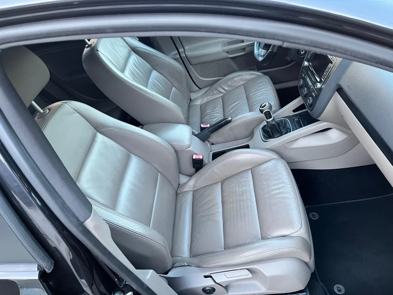 VW Golf BICENTENARY/1.9/BKC/6 ск/GTI PACK/Кожа/Navi/Xenon, снимка 10 - Автомобили и джипове - 51621887