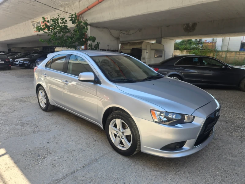 Mitsubishi Lancer 1.5 петфектна, снимка 3 - Автомобили и джипове - 51357731