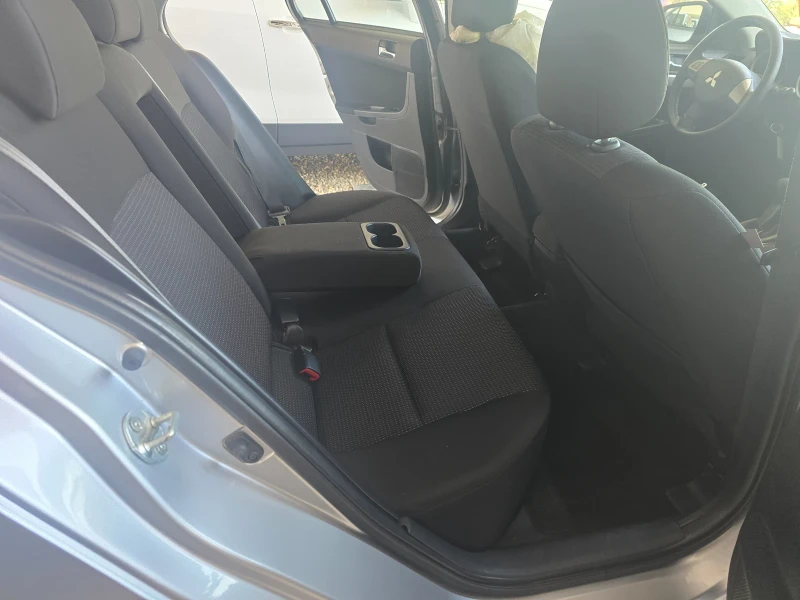 Mitsubishi Lancer 1.5 петфектна, снимка 12 - Автомобили и джипове - 51357731