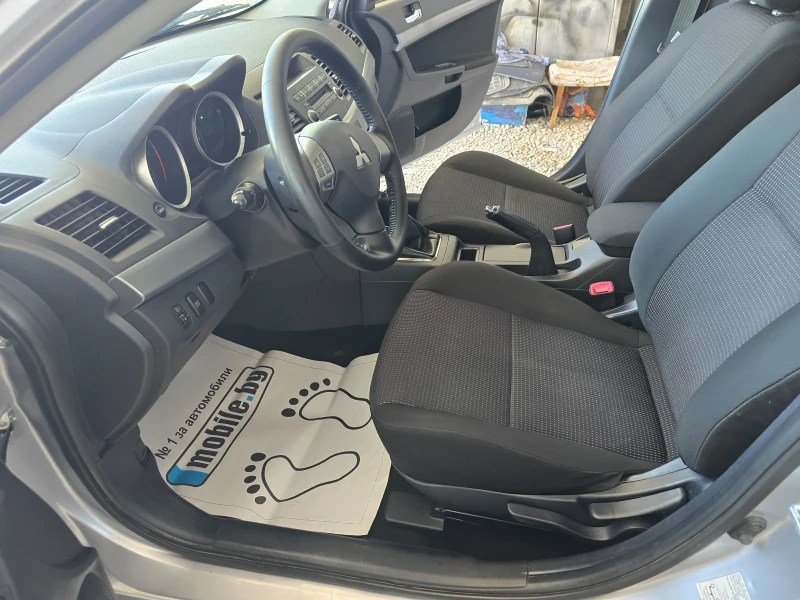 Mitsubishi Lancer 1.5 петфектна, снимка 7 - Автомобили и джипове - 51357731