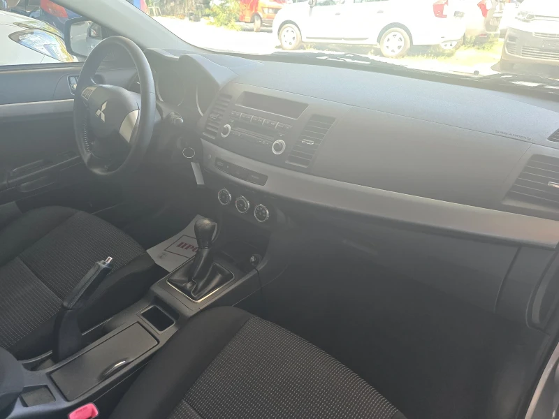 Mitsubishi Lancer 1.5 петфектна, снимка 10 - Автомобили и джипове - 51357731