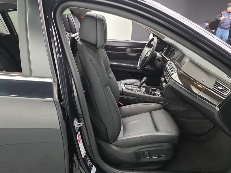 BMW 730, снимка 12 - Автомобили и джипове - 54600940