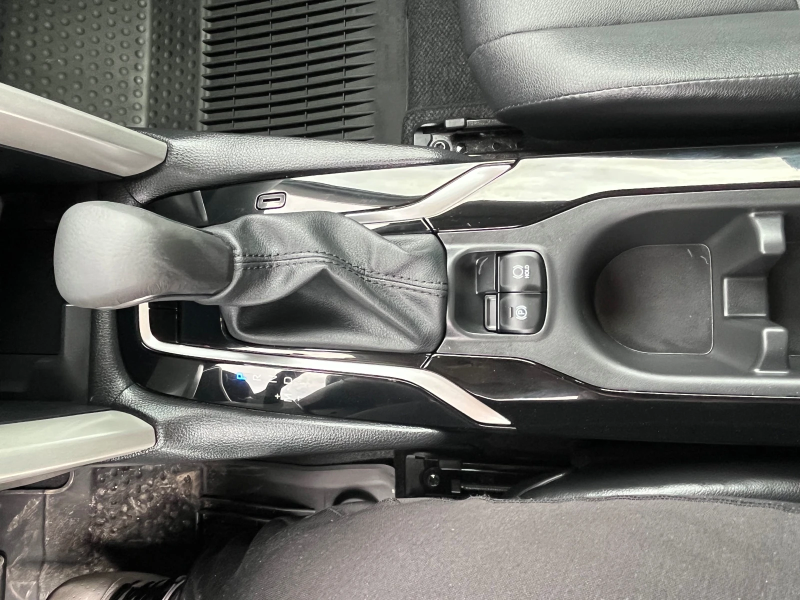 Toyota Corolla Cross XLE - изображение 9