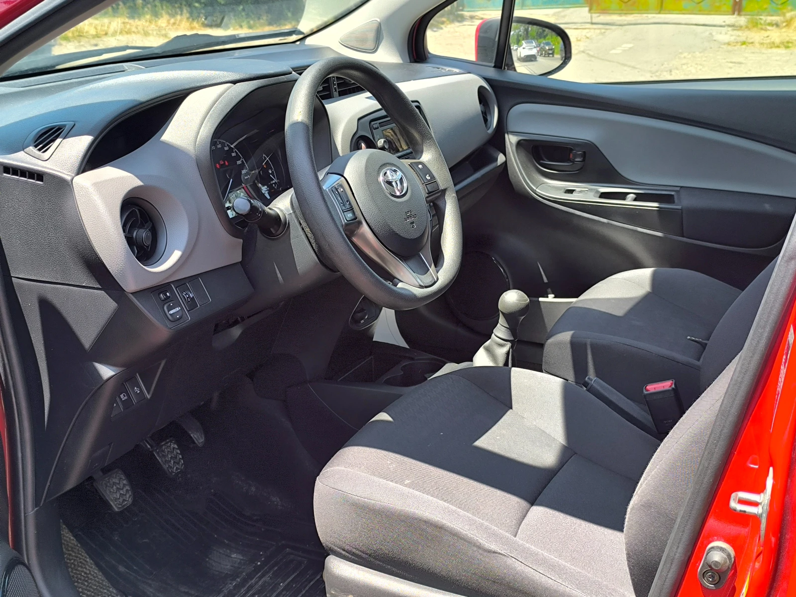 Toyota Yaris 1.0 - изображение 7