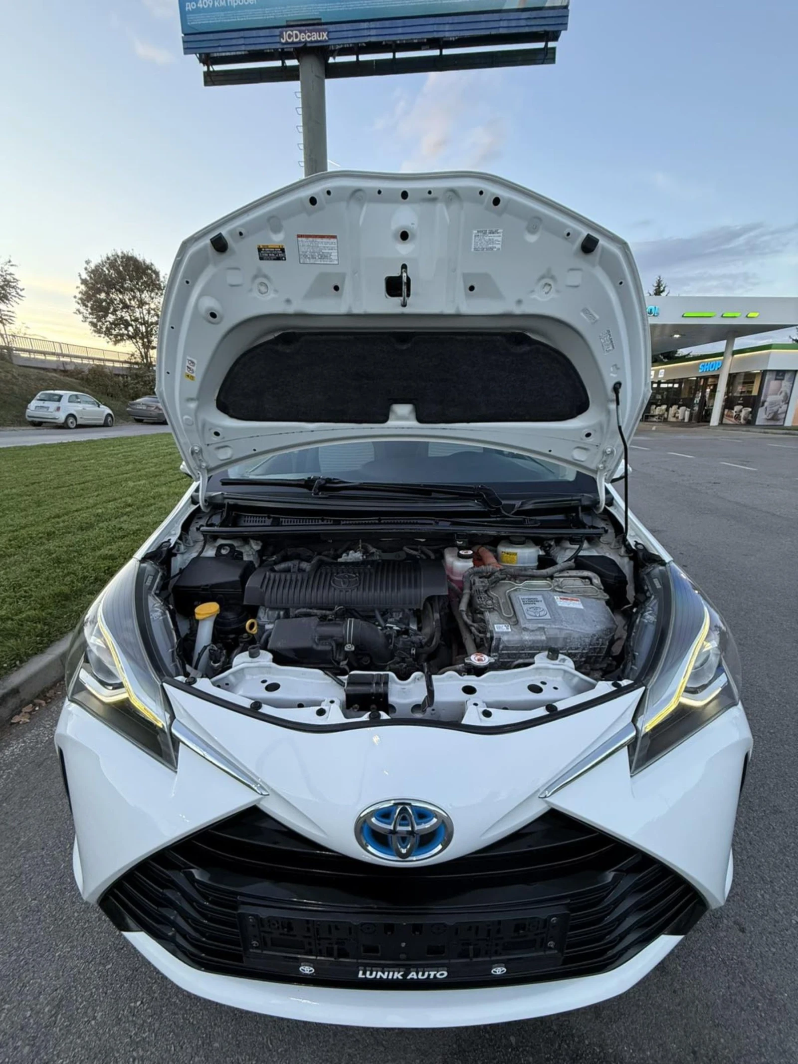 Toyota Yaris HYBRID  | Mobile.bg   16