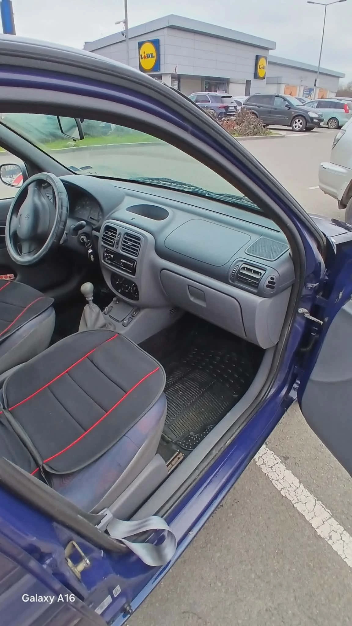 Renault Clio, снимка 3 - Автомобили и джипове - 53748859