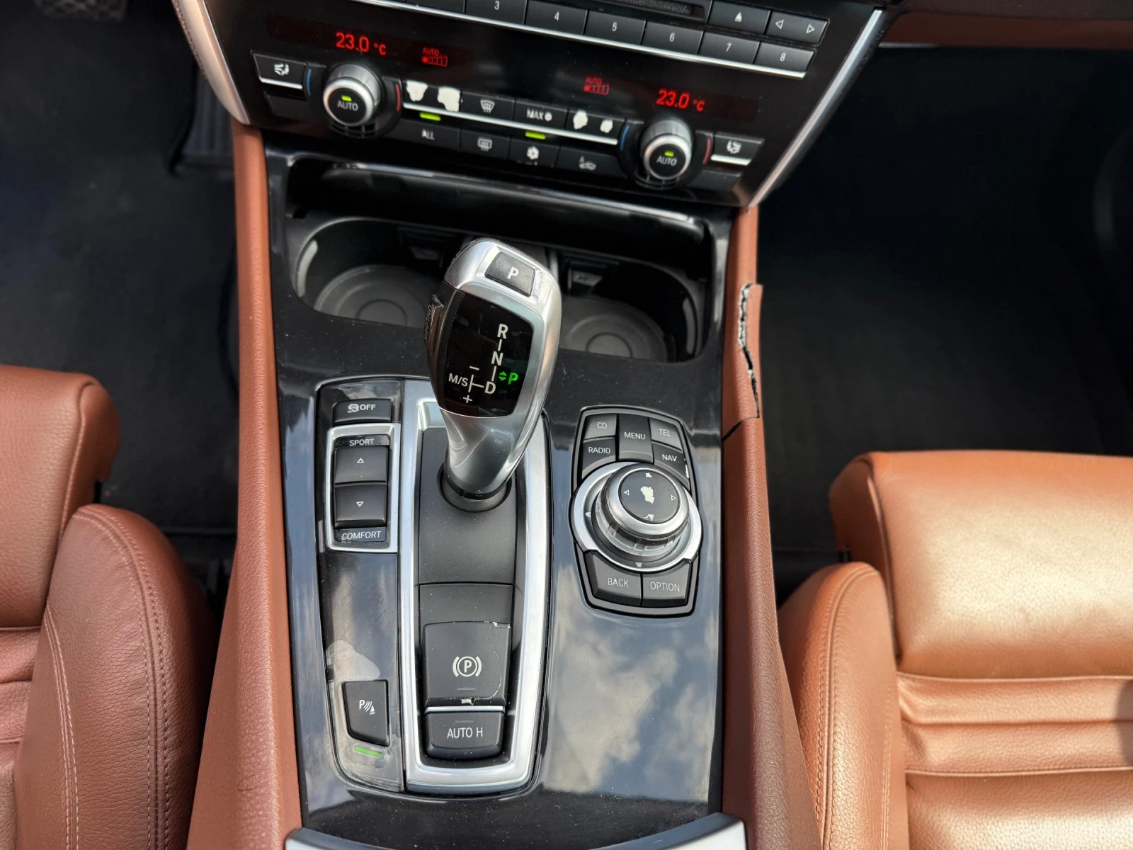 BMW 5 Gran Turismo 3.0xDrive+ 245kc+ BiXenon+ Панорама+ Кожа, снимка 14 - Автомобили и джипове - 53987153