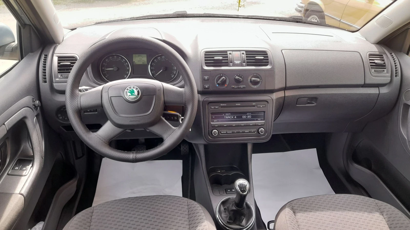 Skoda Fabia 1.4 TDI , снимка 11 - Автомобили и джипове - 54002741