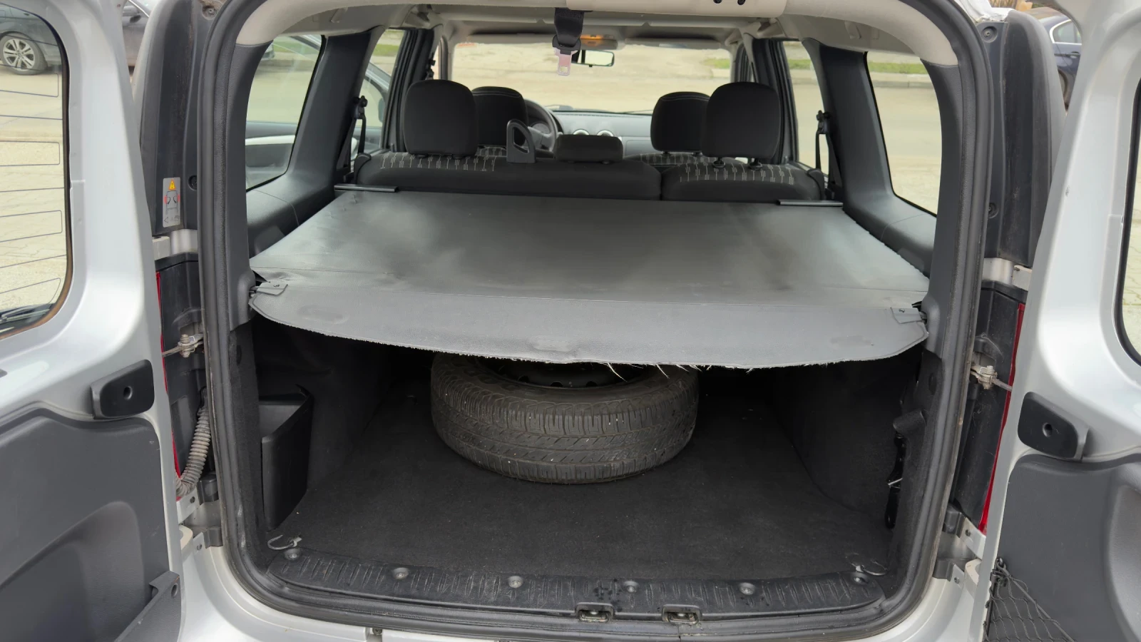 Dacia Logan MCV 1.6 Black Line, снимка 11 - Автомобили и джипове - 54014280