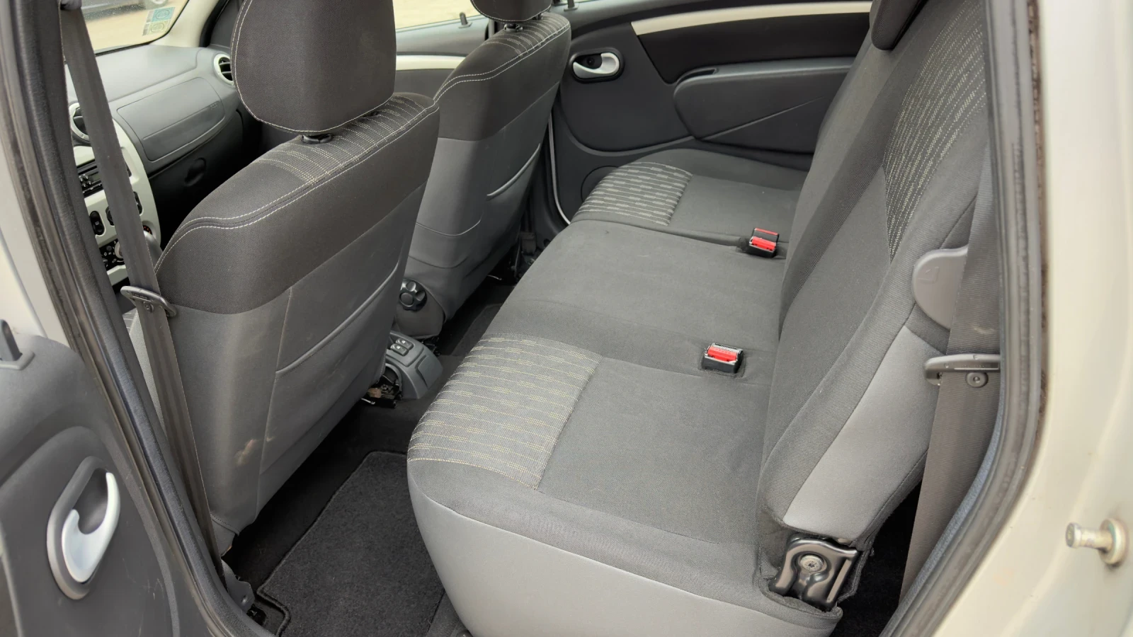 Dacia Logan MCV 1.6 Black Line, снимка 9 - Автомобили и джипове - 54014280