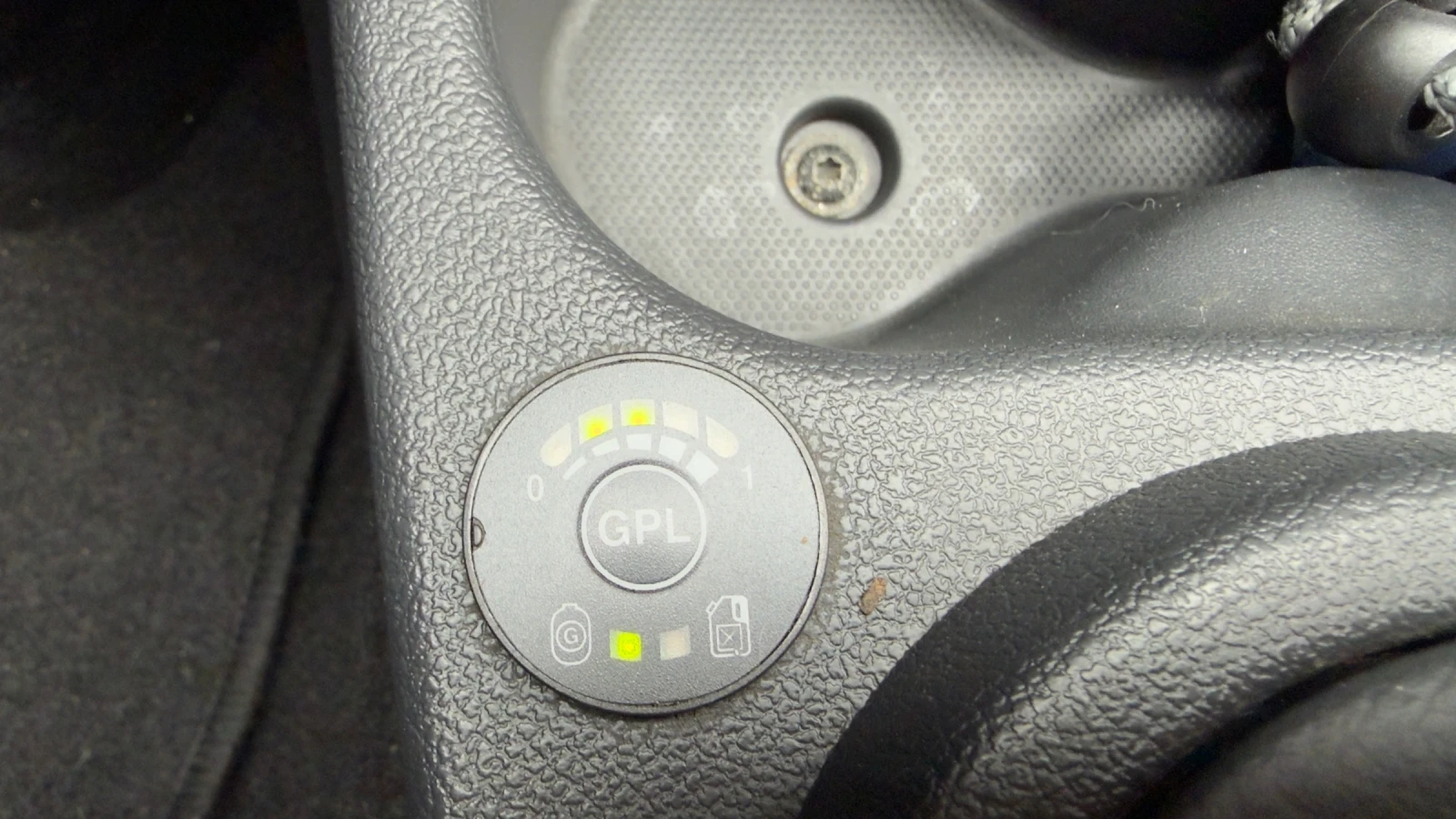 Dacia Logan MCV 1.6 Black Line, снимка 17 - Автомобили и джипове - 54014280