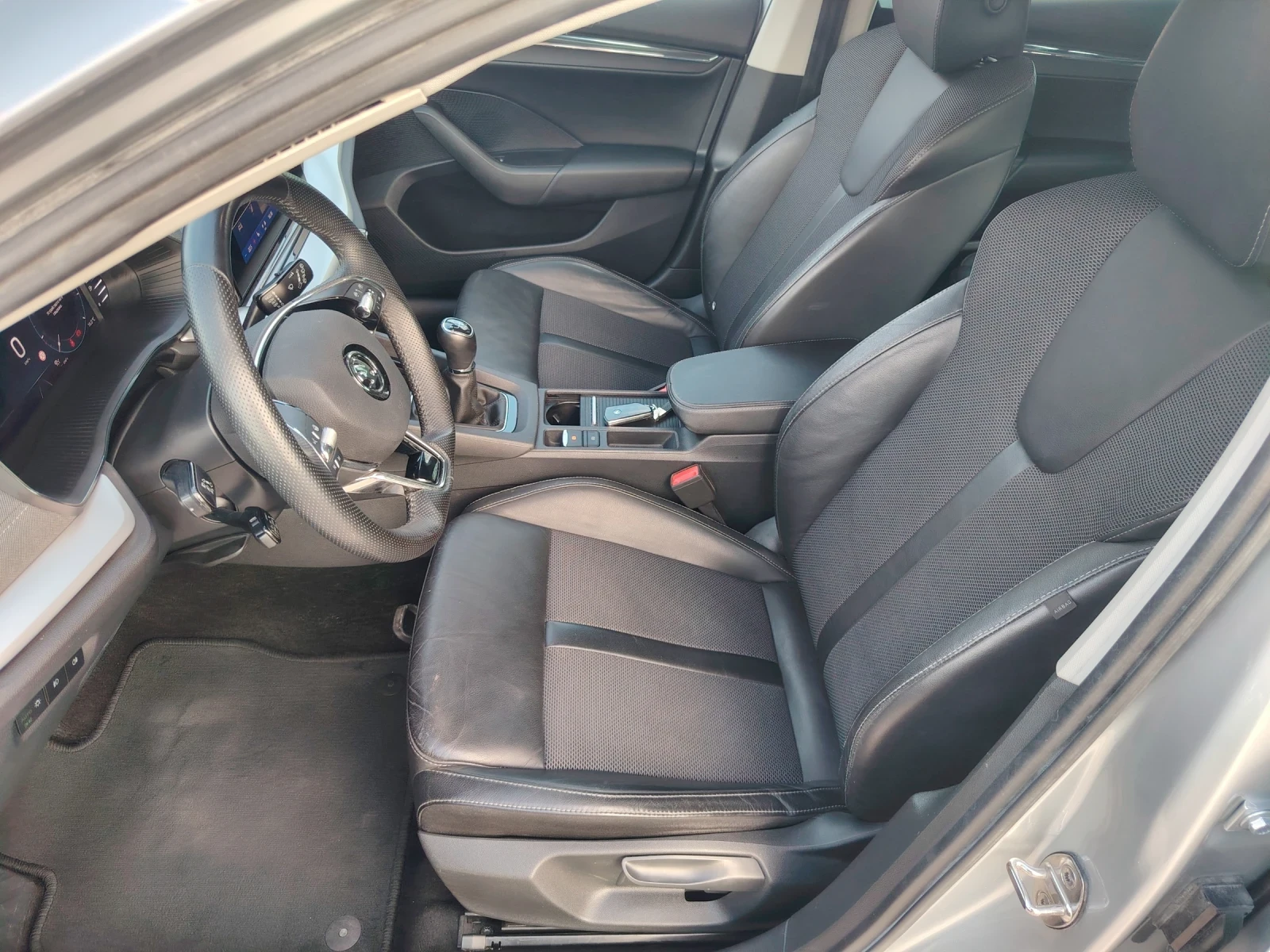 Skoda Octavia 1.5 TSI ful top, снимка 8 - Автомобили и джипове - 54033786