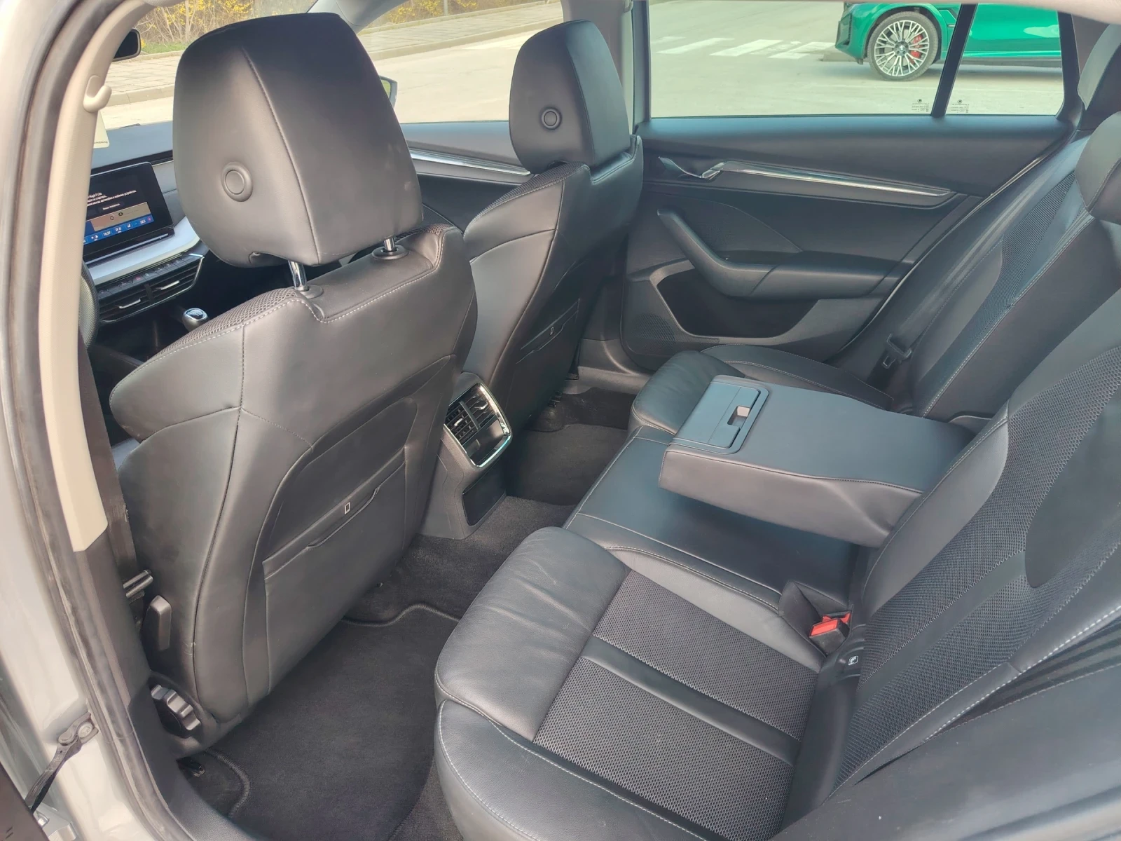 Skoda Octavia 1.5 TSI ful top, снимка 12 - Автомобили и джипове - 54033786