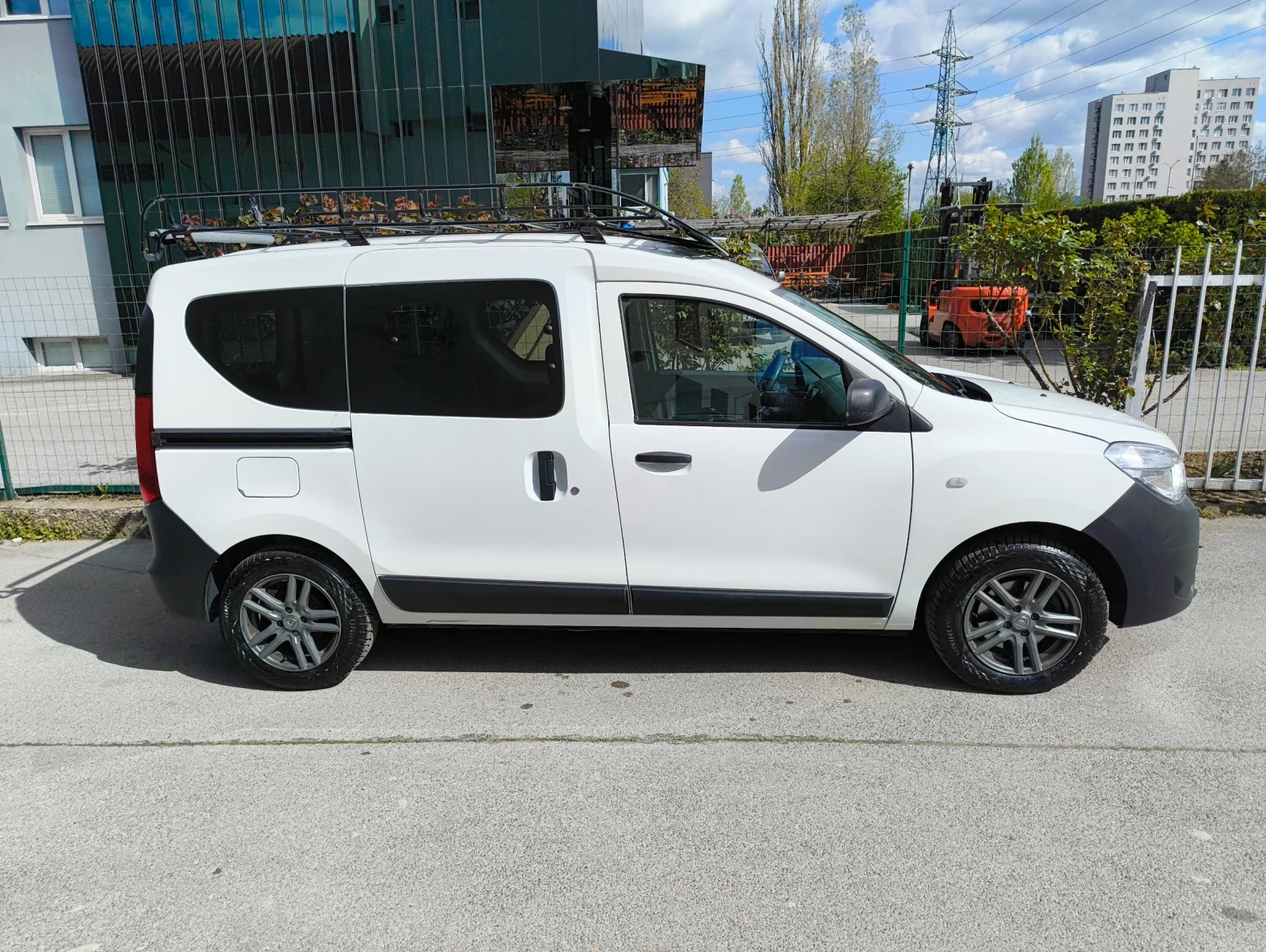 Dacia Dokker, снимка 6 - Автомобили и джипове - 54365172