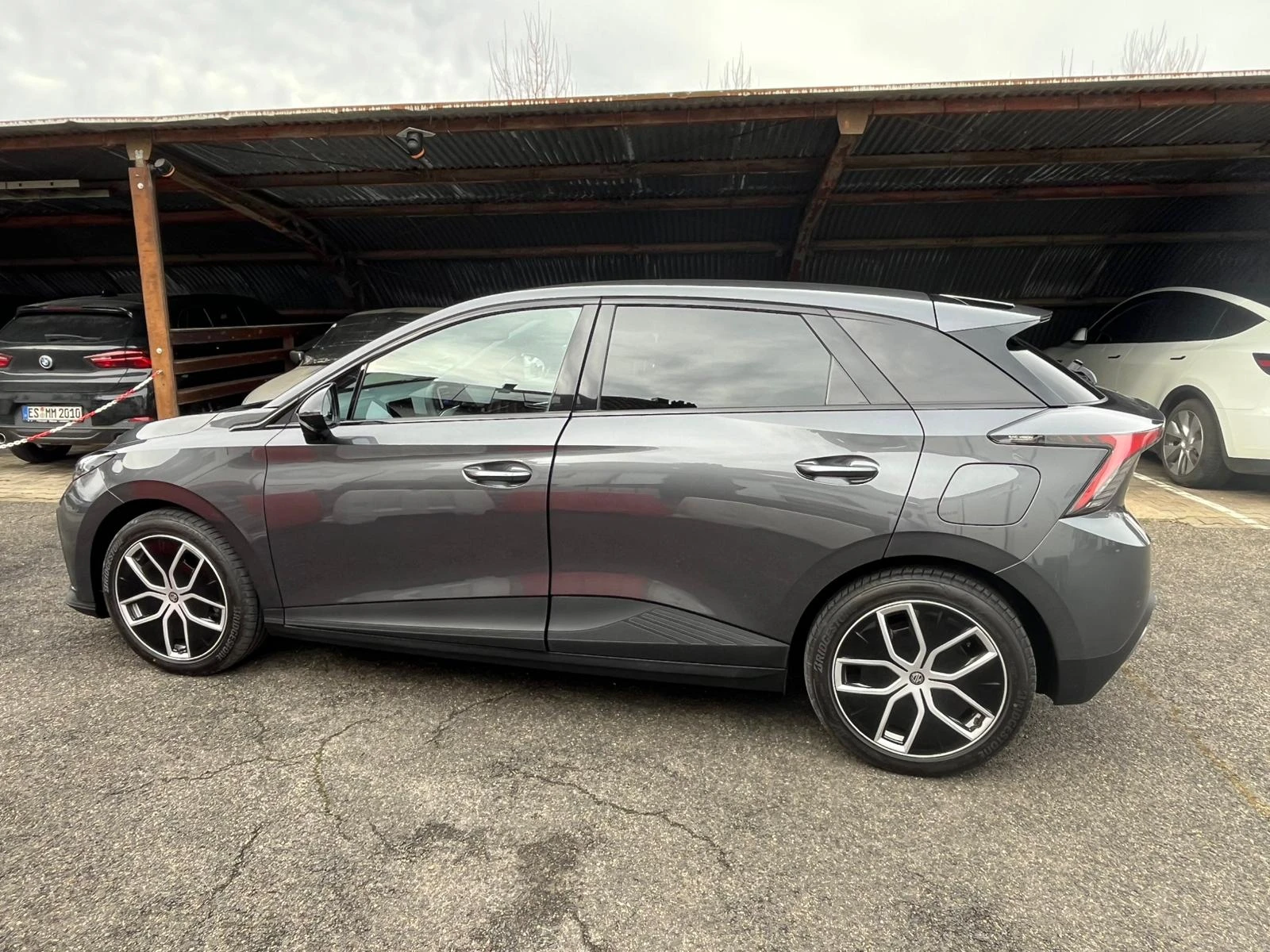 Mg MG4 64 kWh Luxury, снимка 3 - Автомобили и джипове - 54473410