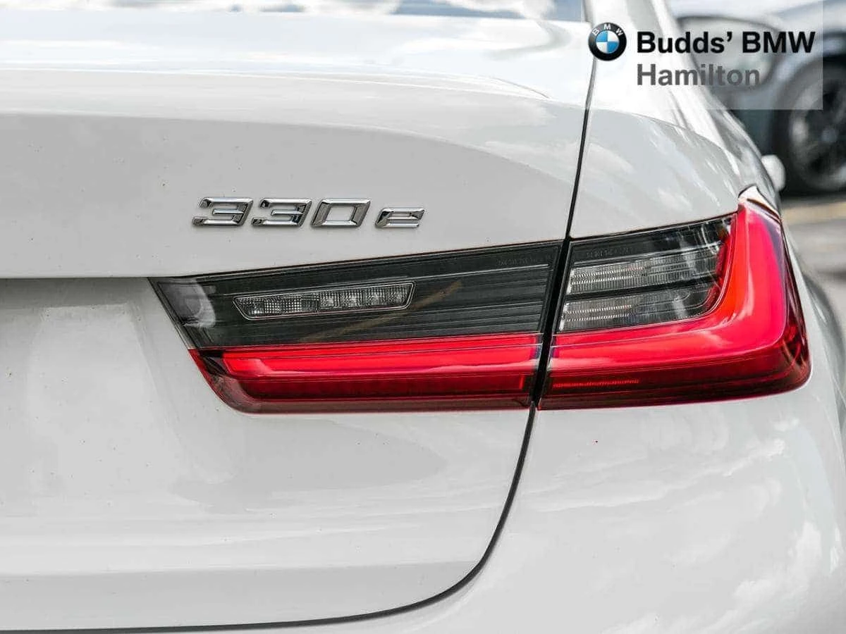 BMW 330 330e xDrive  CARFAX, снимка 10 - Автомобили и джипове - 55380577