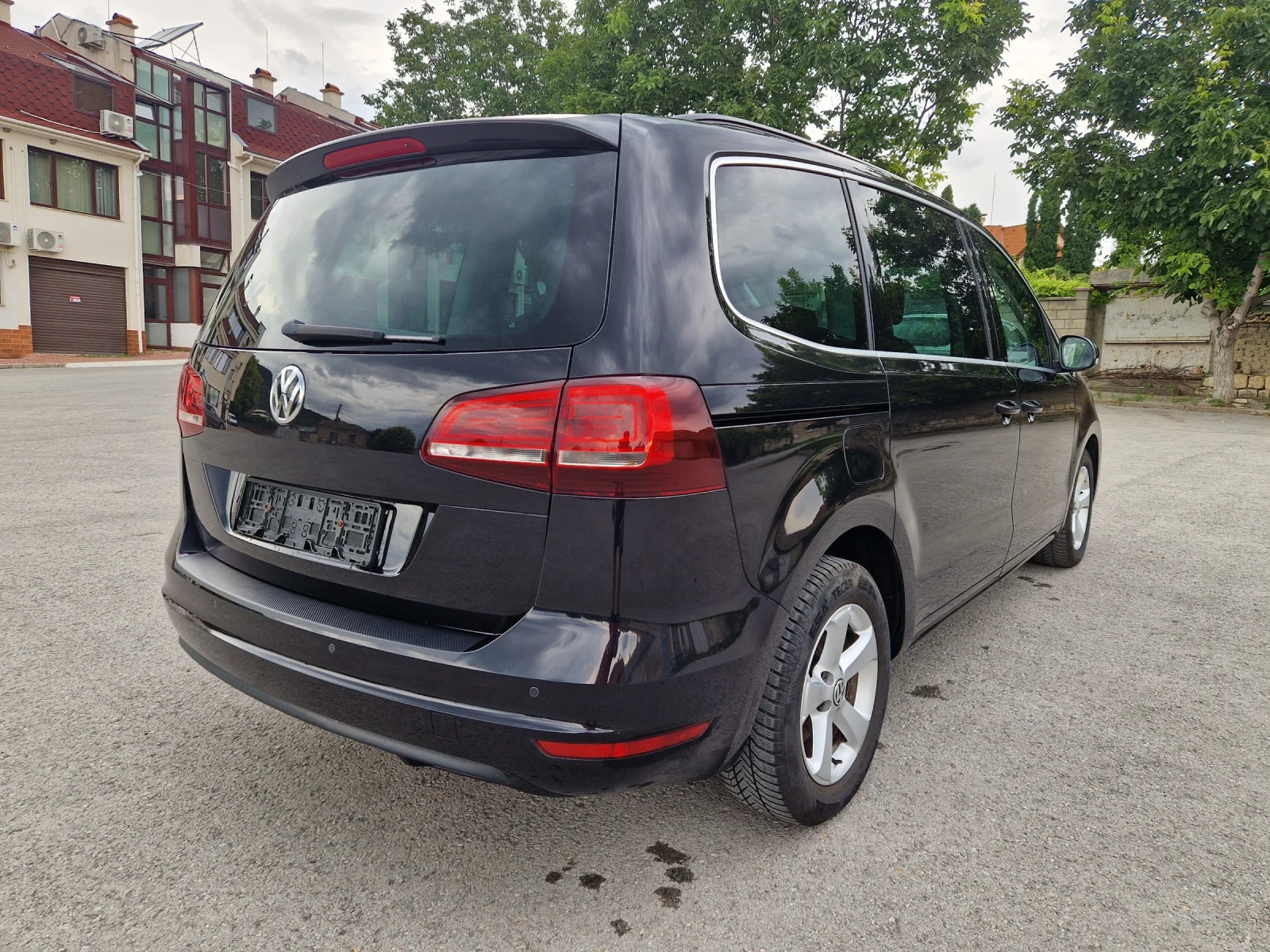 VW Sharan 2.0TDI LED, снимка 7 - Автомобили и джипове - 55408858