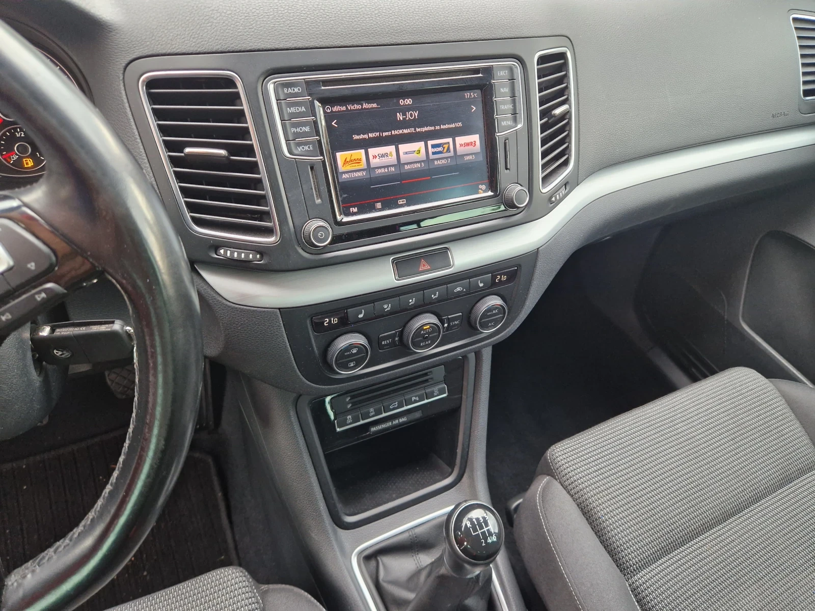 VW Sharan 2.0TDI LED, снимка 10 - Автомобили и джипове - 55408858