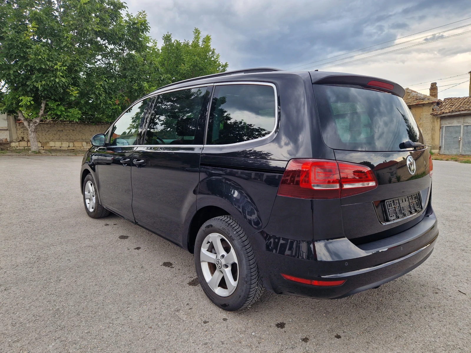 VW Sharan 2.0TDI LED, снимка 6 - Автомобили и джипове - 55408858