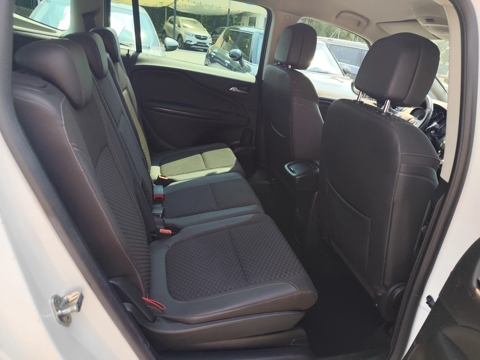 Opel Zafira TOURER* 1.6D* KOЖА* ПАРКТРОНИК* 7МЕСТА* , снимка 12 - Автомобили и джипове - 55703990