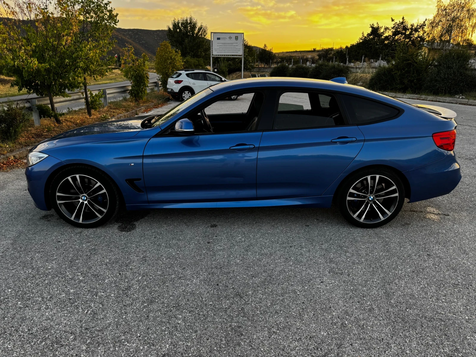 BMW 330 D GT xdrive M-Sport, снимка 3 - Автомобили и джипове - 55838301