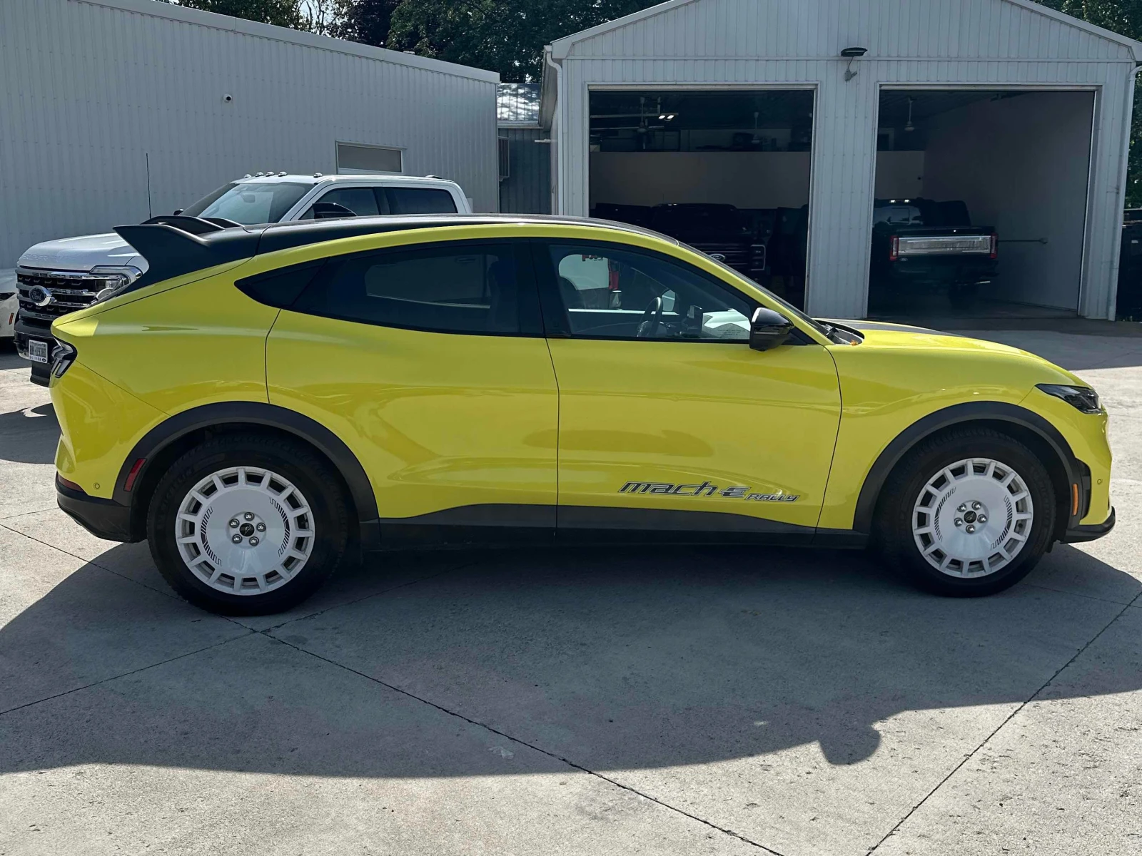 Ford Mustang Mach-E * GT * АВТОКРЕДИТ БЕЗ ПЪРВОНАЧАЛНА ВНОСКА* , снимка 3 - Автомобили и джипове - 56004053