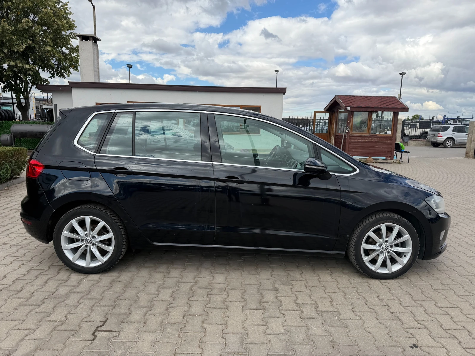 VW Sportsvan 2.0TDI AVTOMAT/NAVI EURO 6, снимка 5 - Автомобили и джипове - 56198032