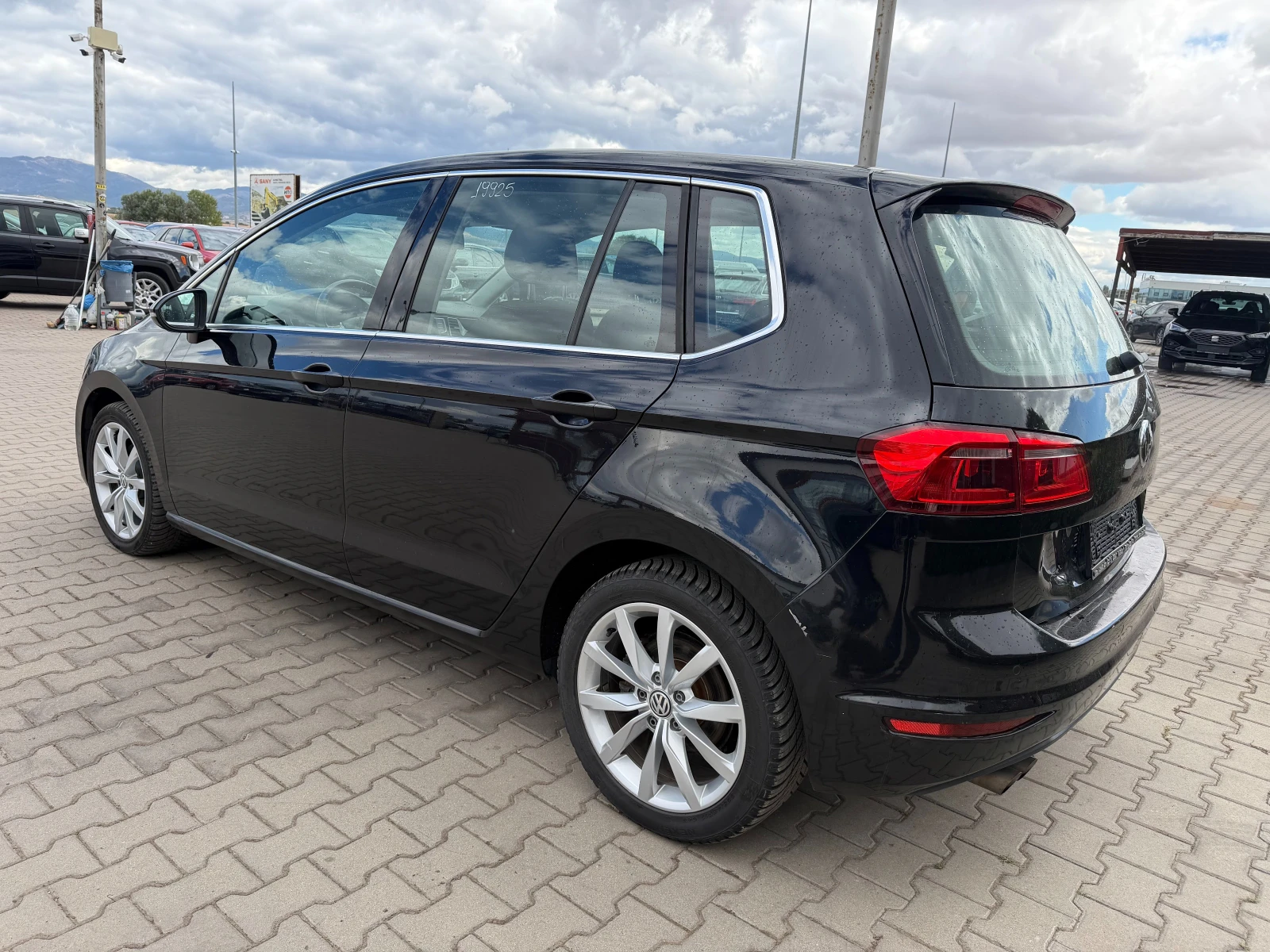 VW Sportsvan 2.0TDI AVTOMAT/NAVI EURO 6, снимка 8 - Автомобили и джипове - 56198032