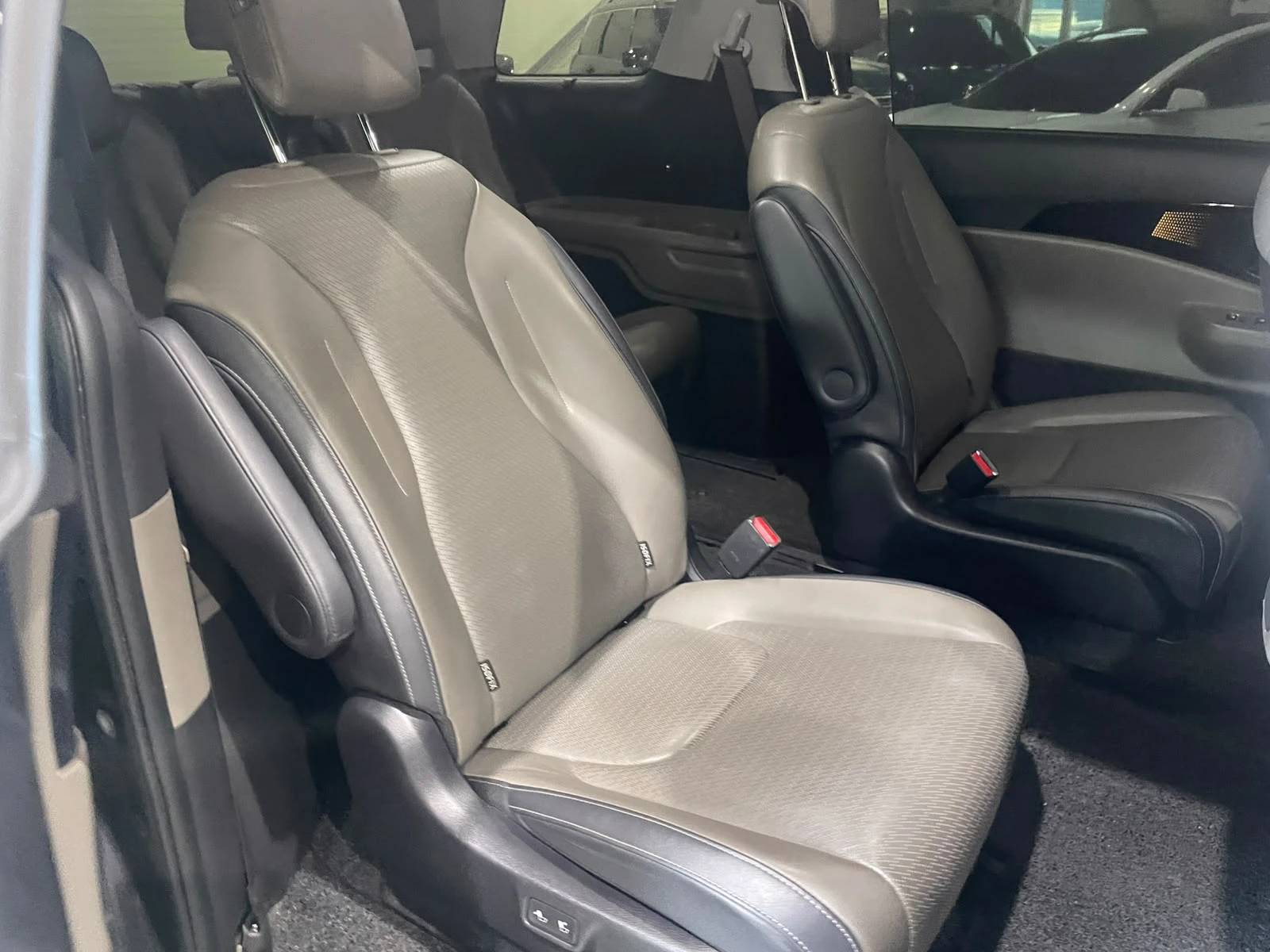 Kia Carnival 2.2D ! 8+ 1 ! Gravity !, снимка 12 - Автомобили и джипове - 56208464