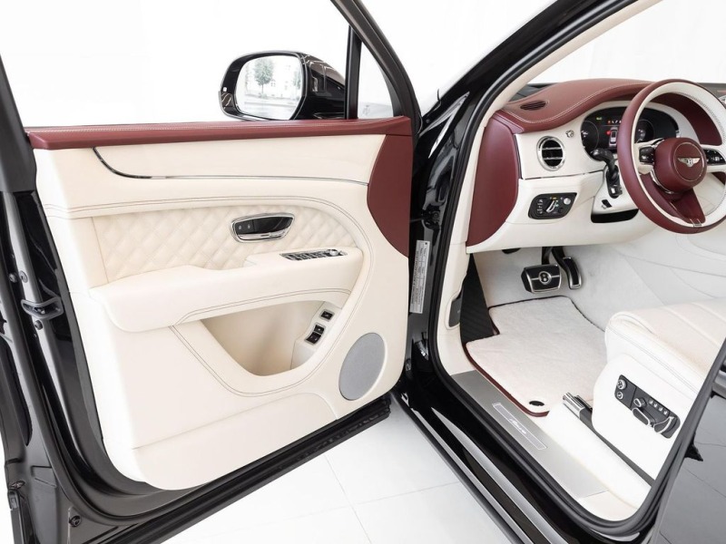 Bentley Bentayga V8/ AZURE/ BLACKLINE/ PANO/ 22/ TV/ , снимка 6 - Автомобили и джипове - 45842327