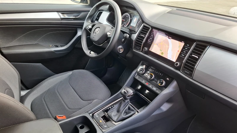 Skoda Kodiaq Facelift 2.0TDI, TOP, 7места+        KeylessGo DSG, снимка 16 - Автомобили и джипове - 51913350