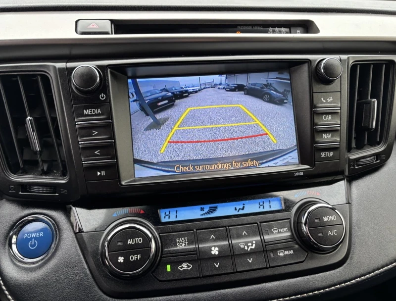 Toyota Rav4 2.5Hybrid* 4x4* Distronic* Камера* Сервизна Истори, снимка 8 - Автомобили и джипове - 53465869