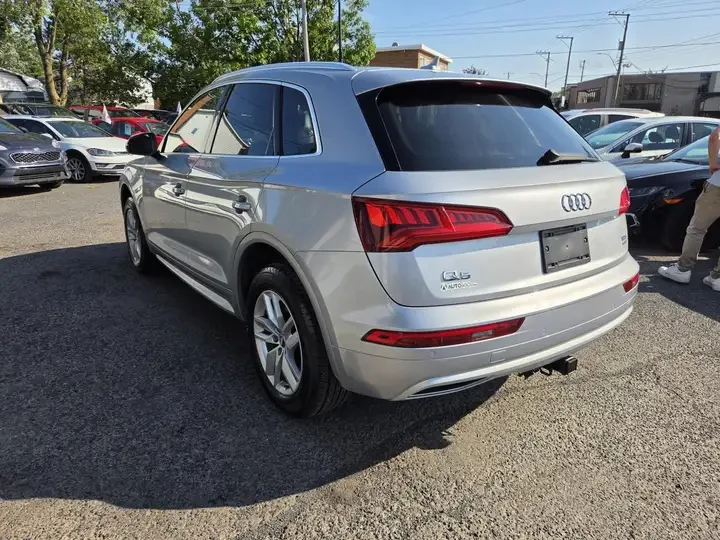 Audi Q5 2.0TFSI QUATTRO * ПОДГРЕВ * КАМЕРА * ПАРКТРОНИК, снимка 7 - Автомобили и джипове - 55653288