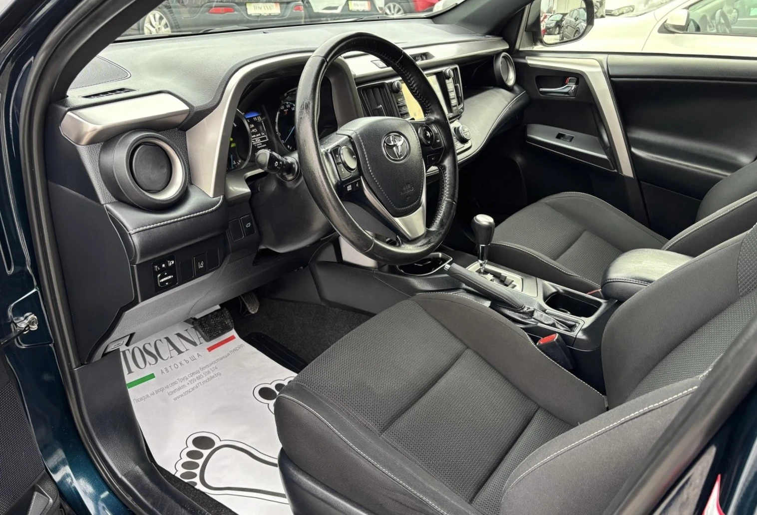 Toyota Rav4 2.5Hybrid* 4x4* Distronic* Камера* Сервизна Истори - изображение 5