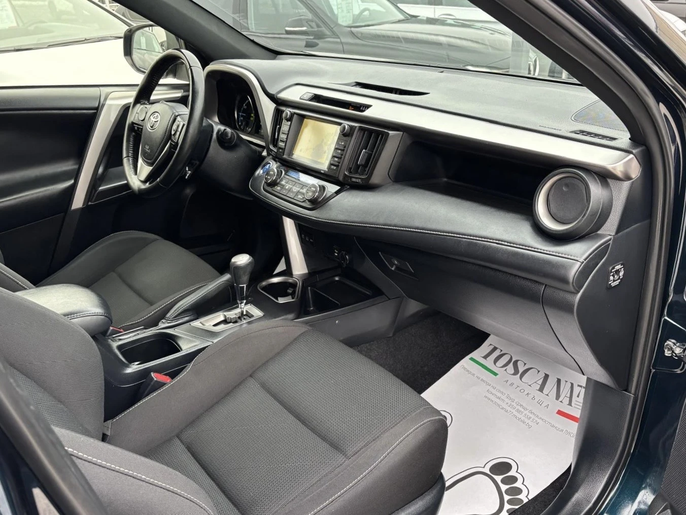 Toyota Rav4 2.5Hybrid* 4x4* Distronic* Камера* Сервизна Истори - изображение 9