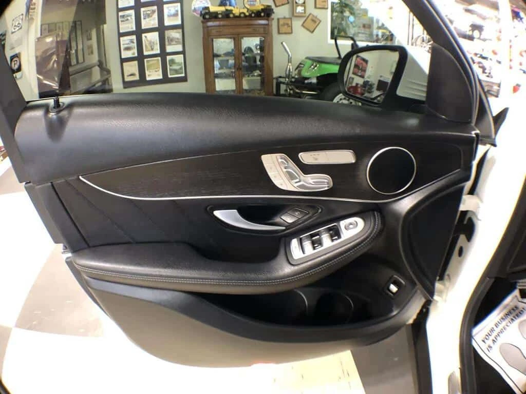 Mercedes-Benz GLC * 300 AMG PKG 4MATIC LEATHER PAN/ROOF NAV CAMERA *, снимка 17 - Автомобили и джипове - 54093958