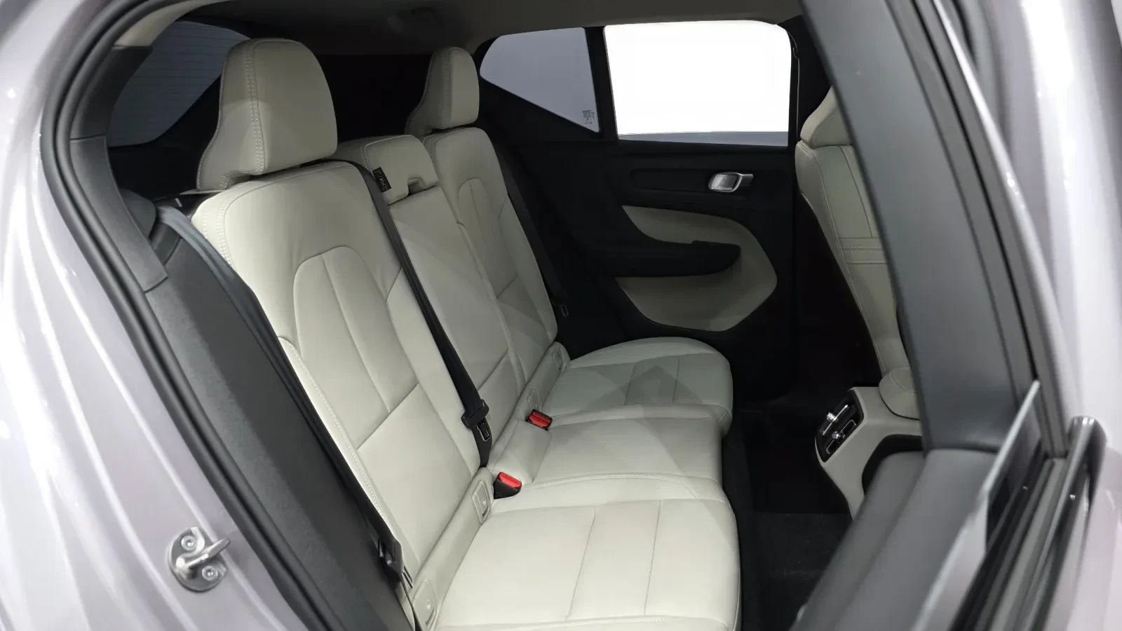 Volvo XC40 * 2.0 B4 Ultra Dark* , снимка 4 - Автомобили и джипове - 55155608