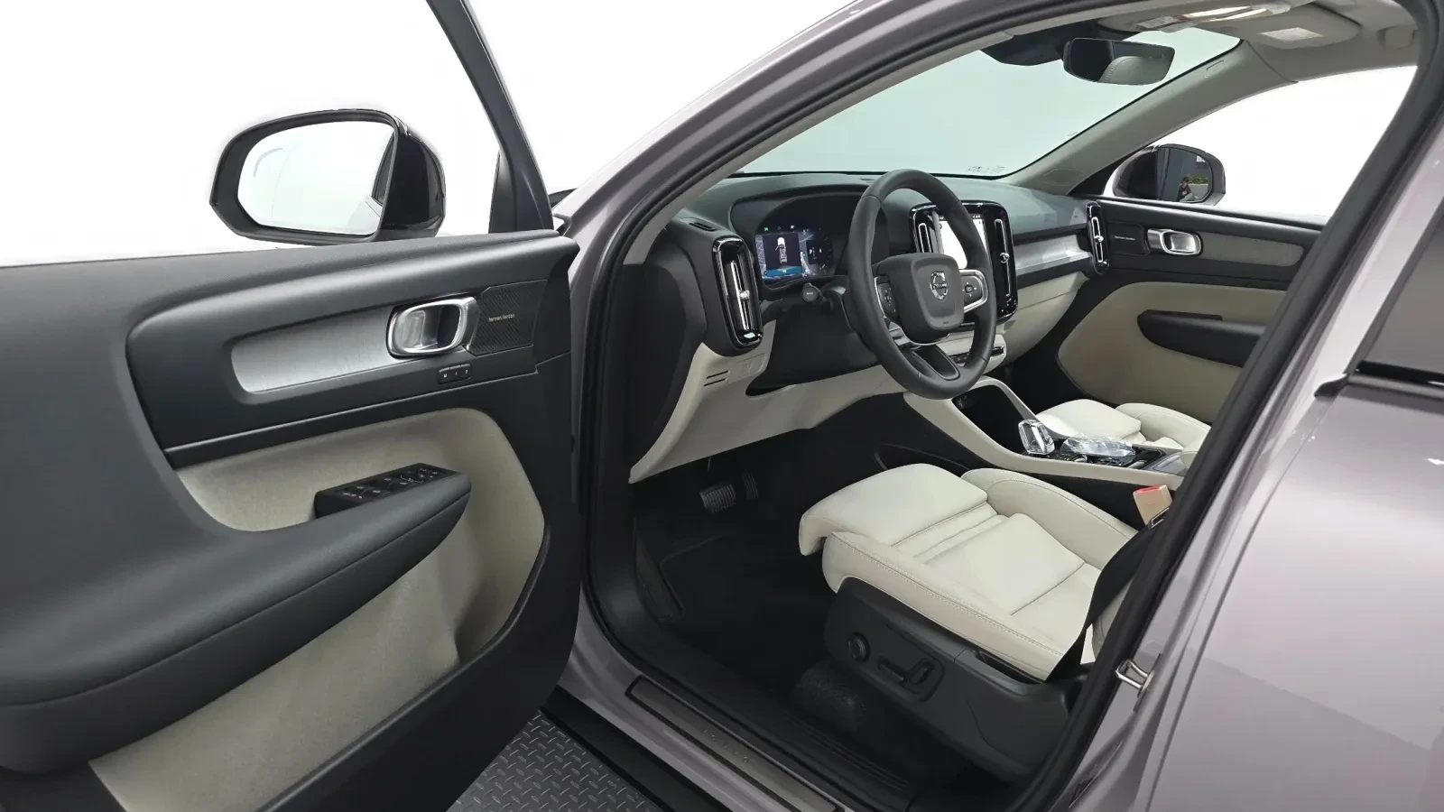 Volvo XC40 * 2.0 B4 Ultra Dark* , снимка 2 - Автомобили и джипове - 55155608