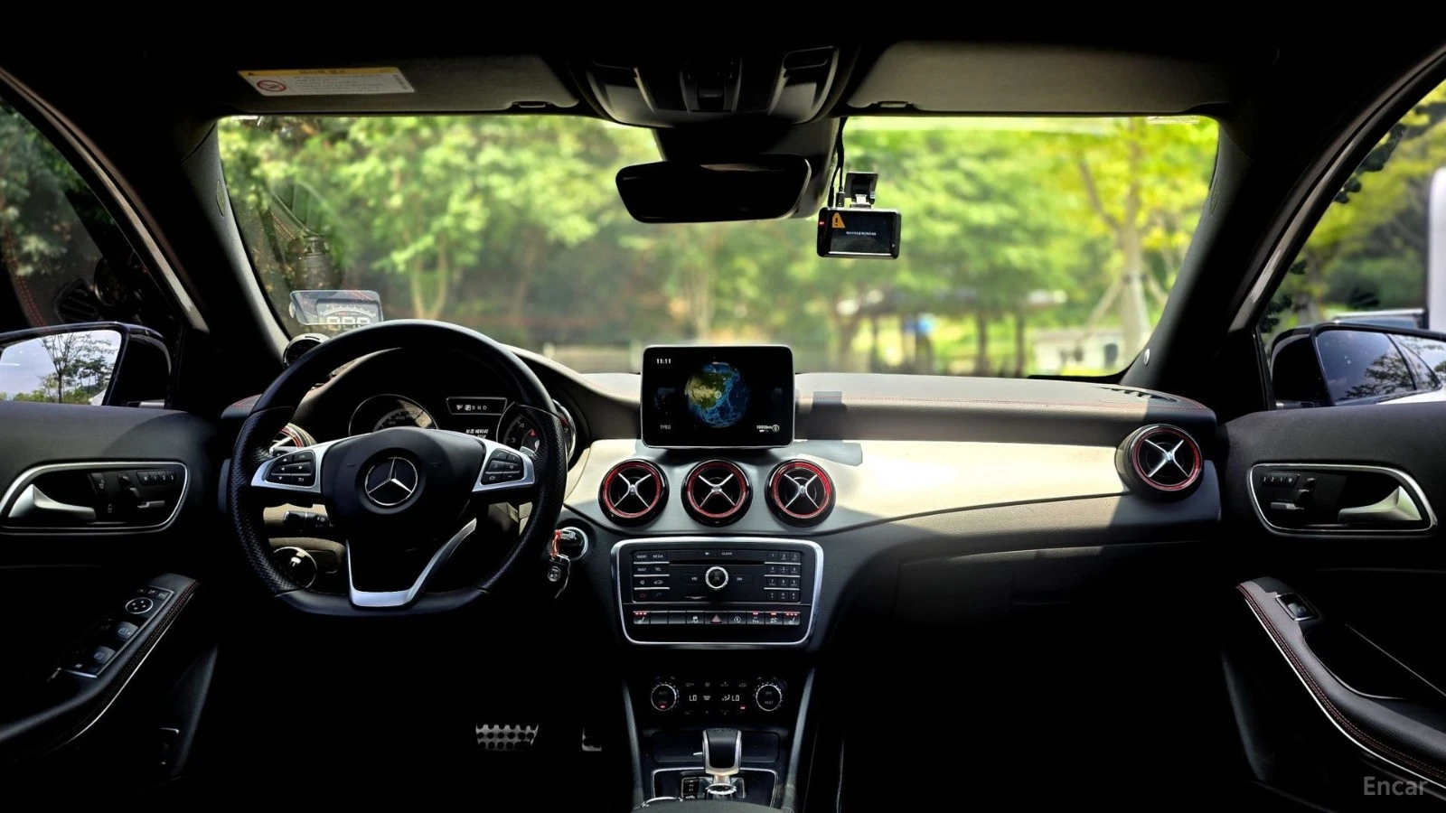 Mercedes-Benz GLA 45 AMG 4MATIC* HUD* КОЖА* НАВИ* ПАНО, снимка 10 - Автомобили и джипове - 55616589
