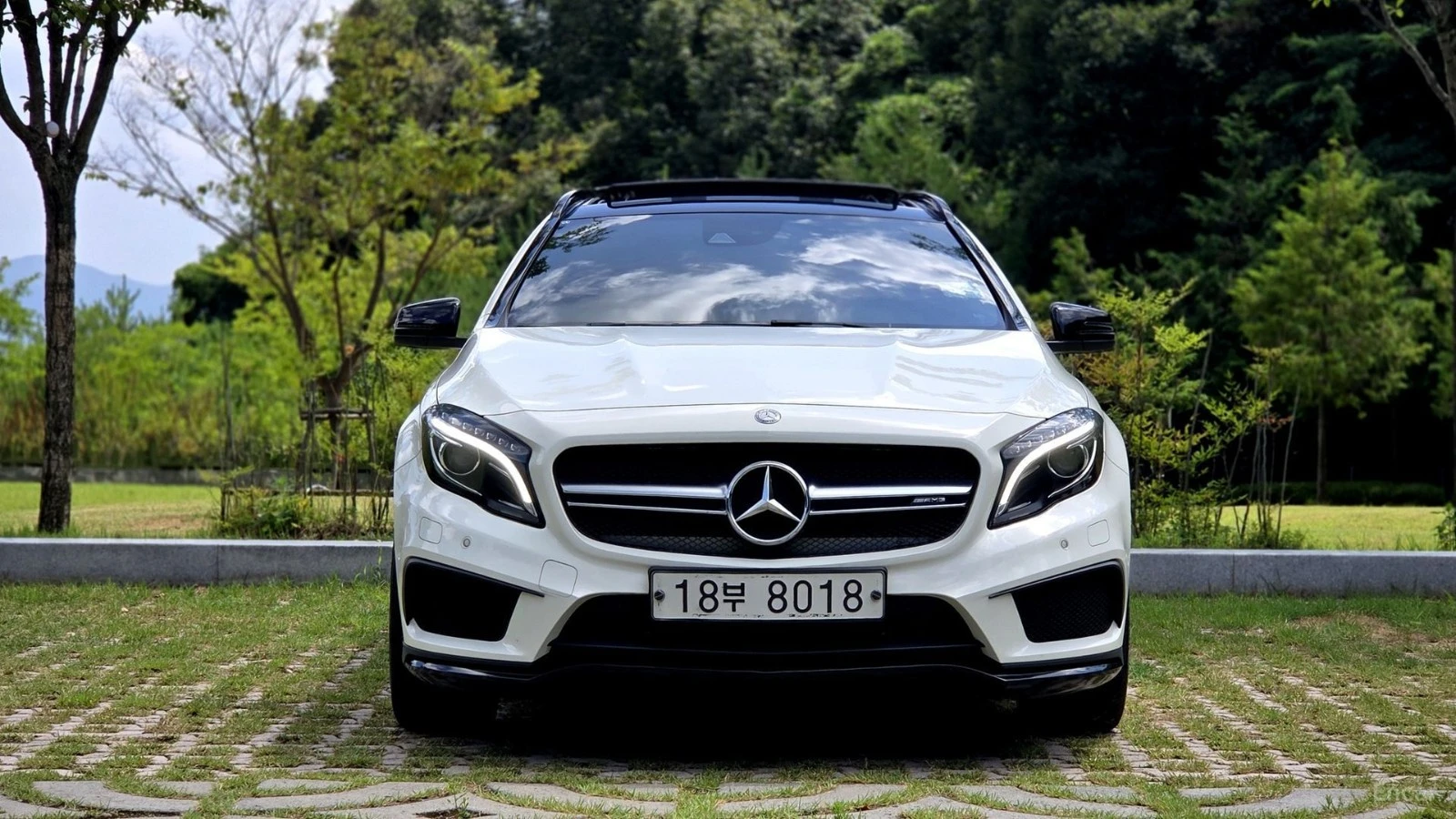 Mercedes-Benz GLA 45 AMG 4MATIC* HUD* КОЖА* НАВИ* ПАНО, снимка 4 - Автомобили и джипове - 55616589