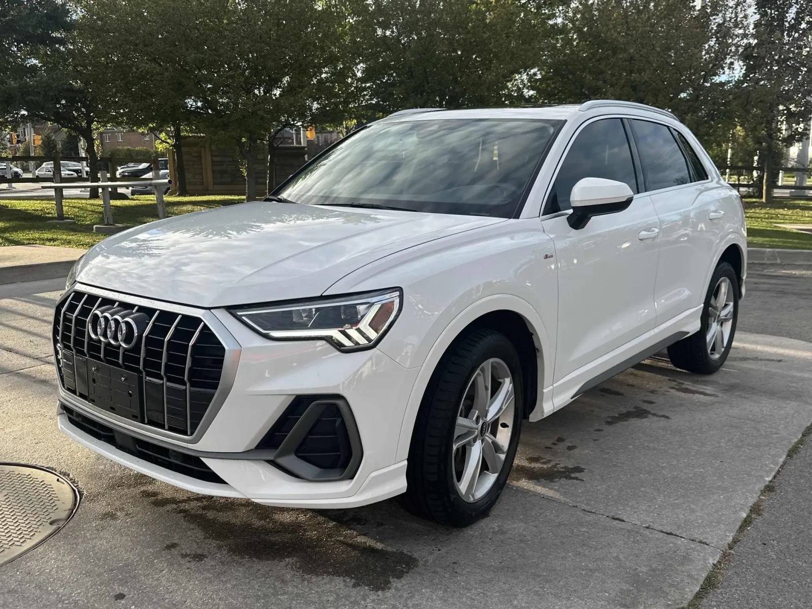 Audi Q3 Progressiv / Distronic / Led / Carfax