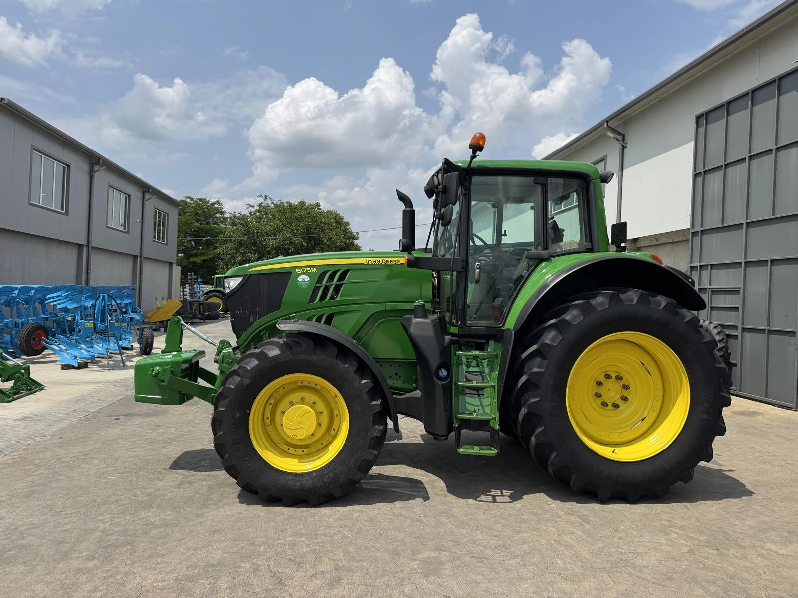 Трактор John Deere 6175M -ЛИЗИНГ ДО % ГОДИНИ ЛИХВА 3.95% - изображение 4