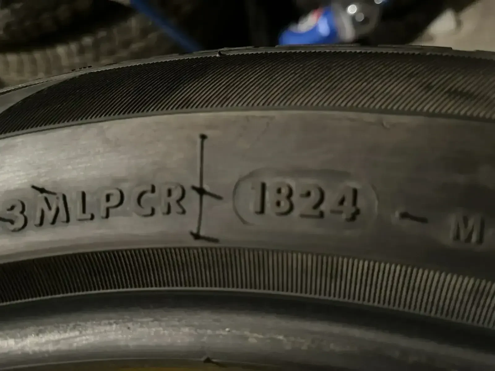Гуми Зимни 255/45R19, снимка 12 - Гуми и джанти - 56168674