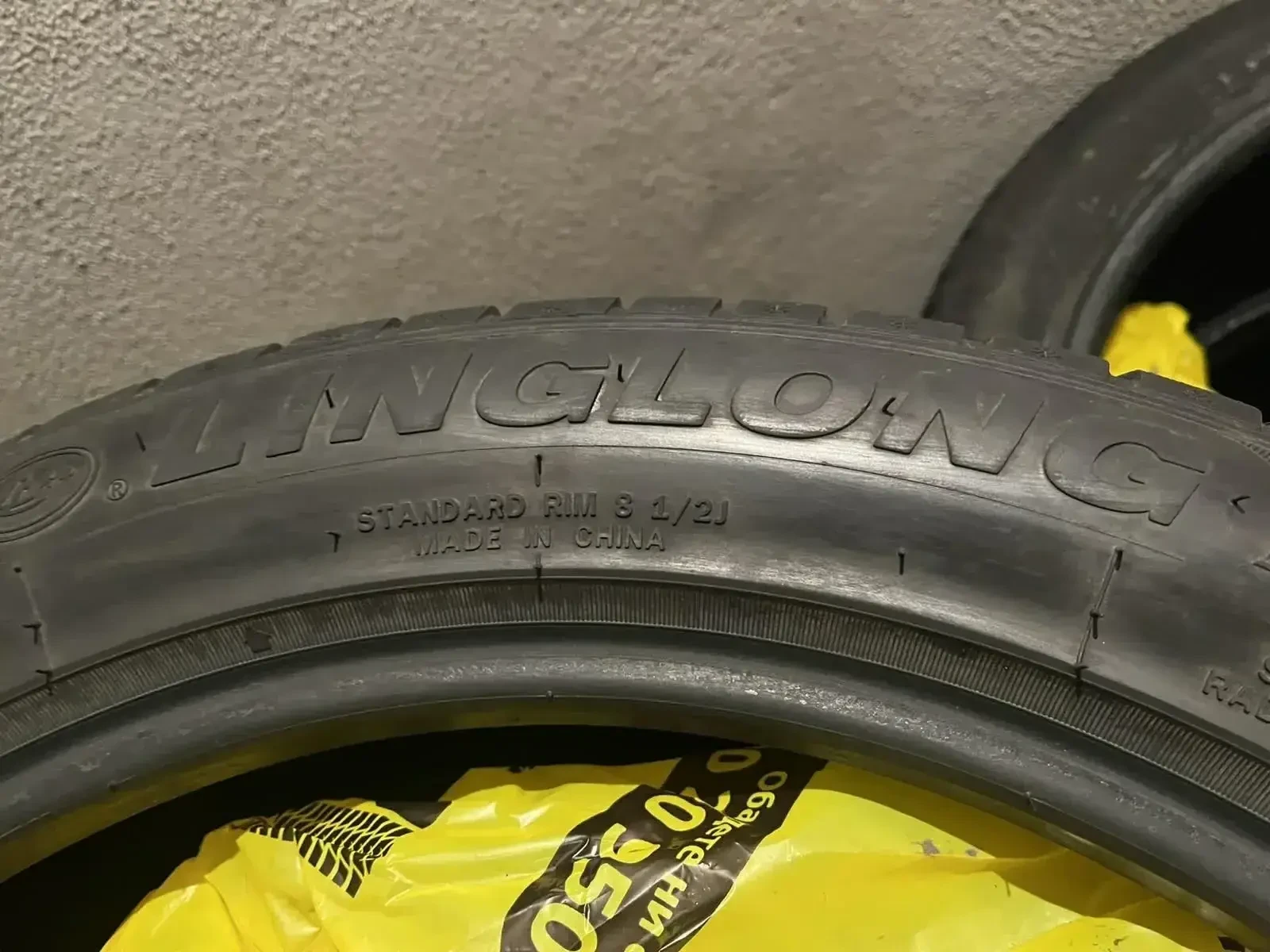 Гуми Зимни 255/45R19, снимка 6 - Гуми и джанти - 56168674