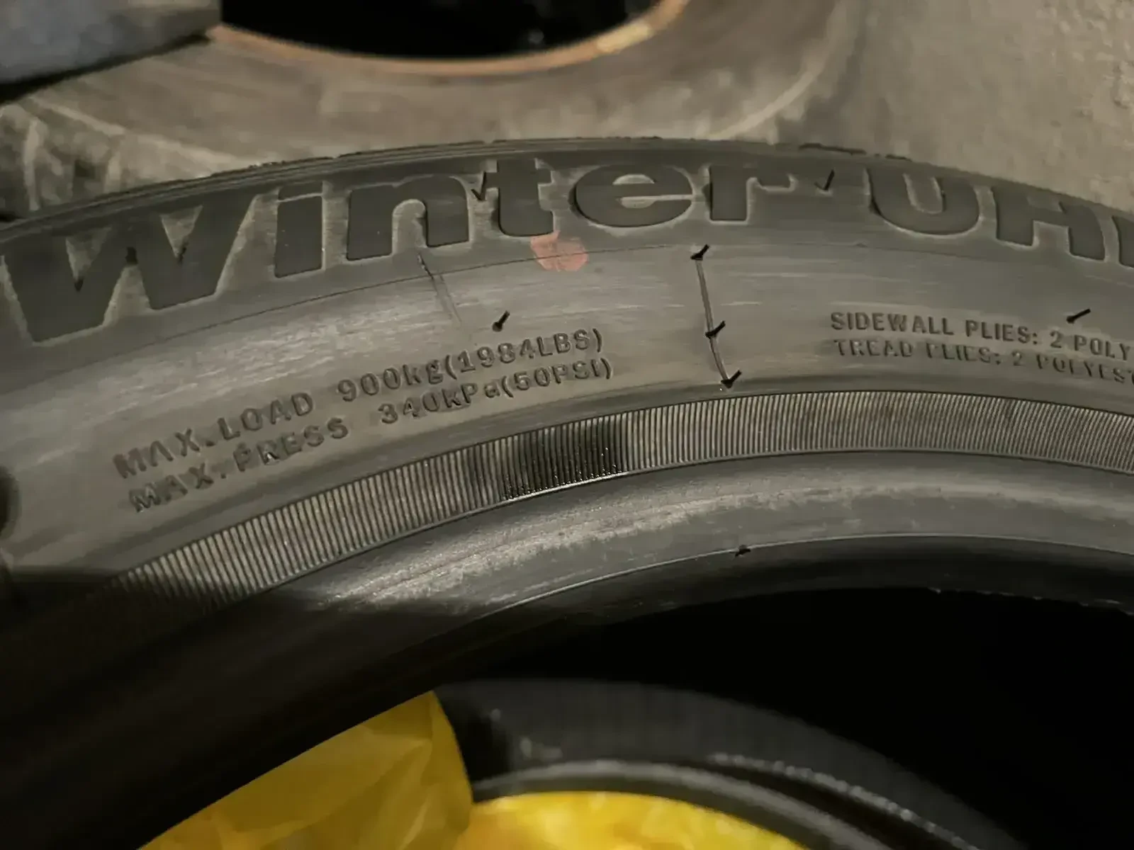 Гуми Зимни 255/45R19, снимка 7 - Гуми и джанти - 56168674