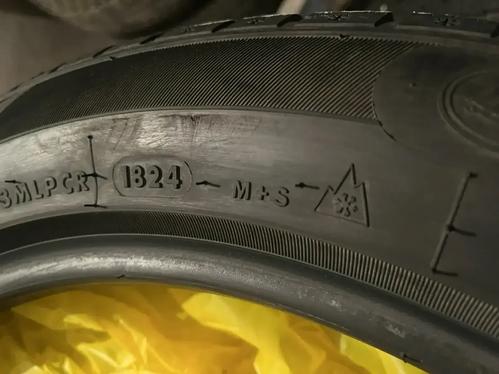 Гуми Зимни 255/45R19, снимка 9 - Гуми и джанти - 56168674